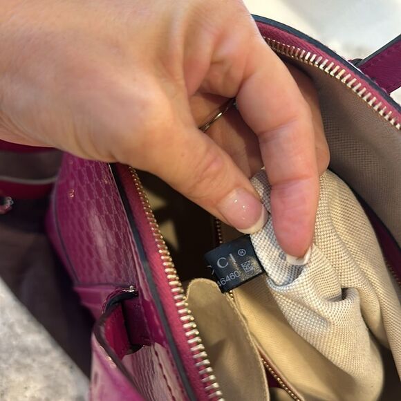 👜 Vintage Gucci Microguccissima Fuchsia Leather Bag – Gold Hardware, Y2K Chic - Picture 10 of 10